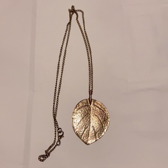 Gold plated leaf necklace! - Picture 1 of 2
